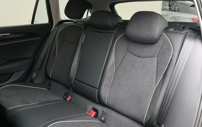 Volkswagen Passat cena 208590 przebieg: 8, rok produkcji 2024 z Olsztyn małe 379